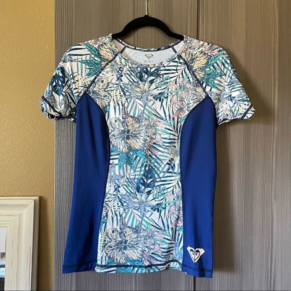 Roxy Four Shores UPF+ 50 Tropical Floral Short Sleeve Shirt - Picture 2 of 9